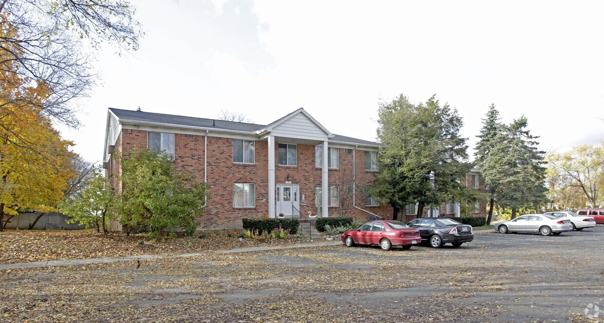 Maple Manor Apartments Apartments in Walled Lake, MI