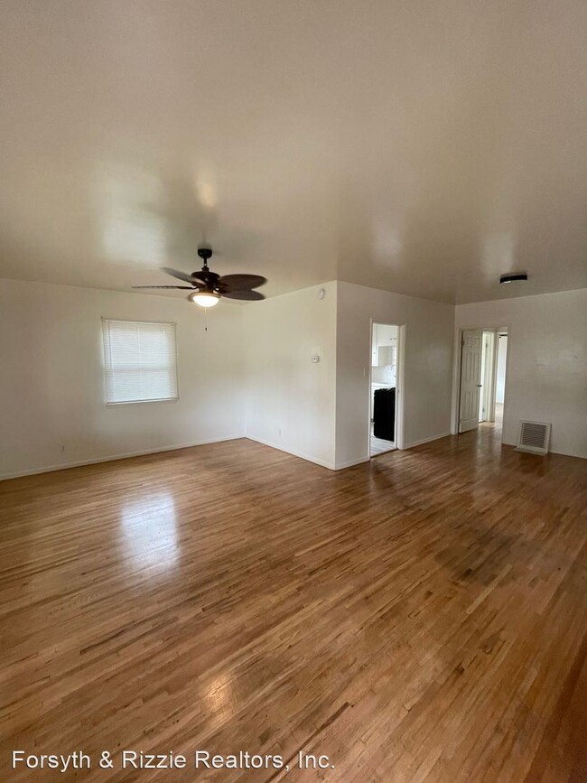 Building Photo - 2 br, 1 bath House - 211 Lynn Drive
