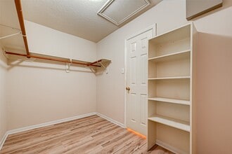 Building Photo - 7218 Fox Cub Ln