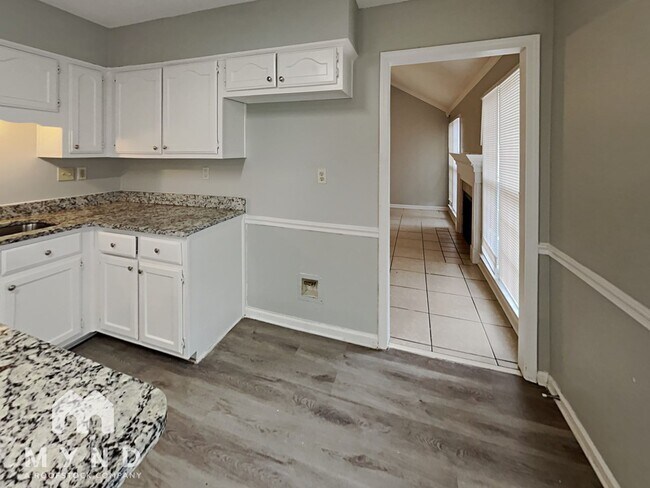Foto del edificio - 7843 Freehold Dr