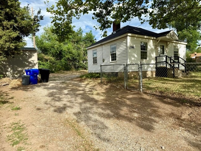 Building Photo - Updated Bountiful Home | 3 Beds, Finished ...