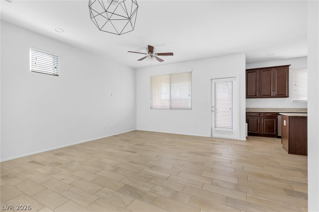 Foto del edificio - 8076 Satin Carnation Ln