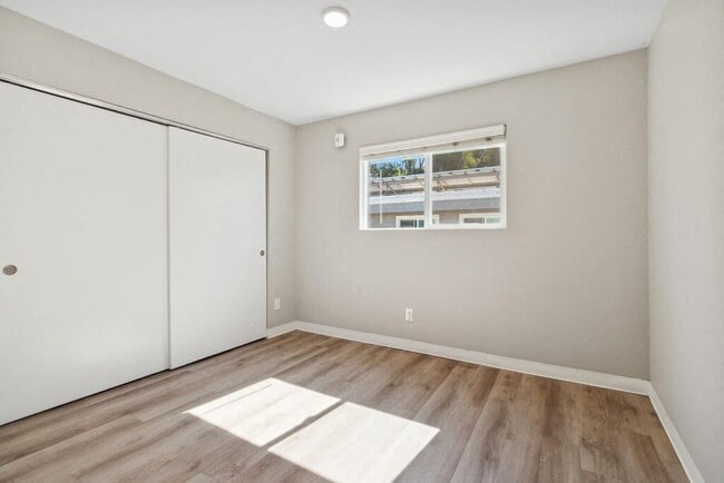 Building Photo - Park Crest Apartments