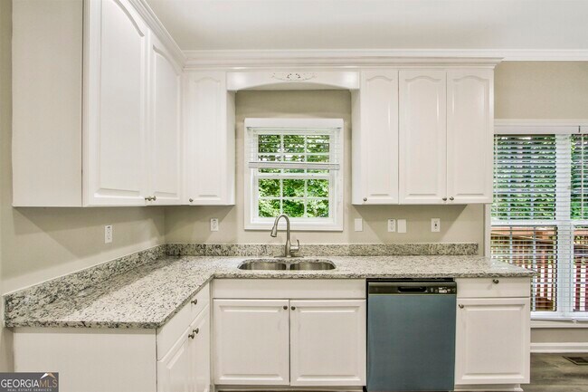 Building Photo - 2930 Hampton Pl