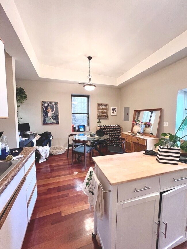 Foto del edificio - 2303 W North Ave