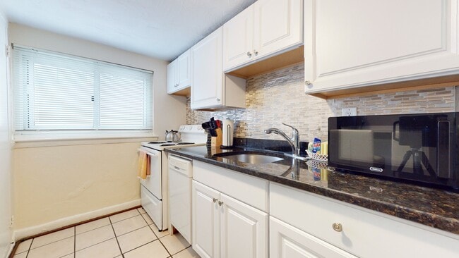 Building Photo - 79 Chestnut St