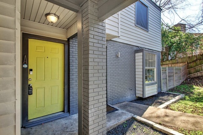 Building Photo - 5007 Cottonwood Cir A