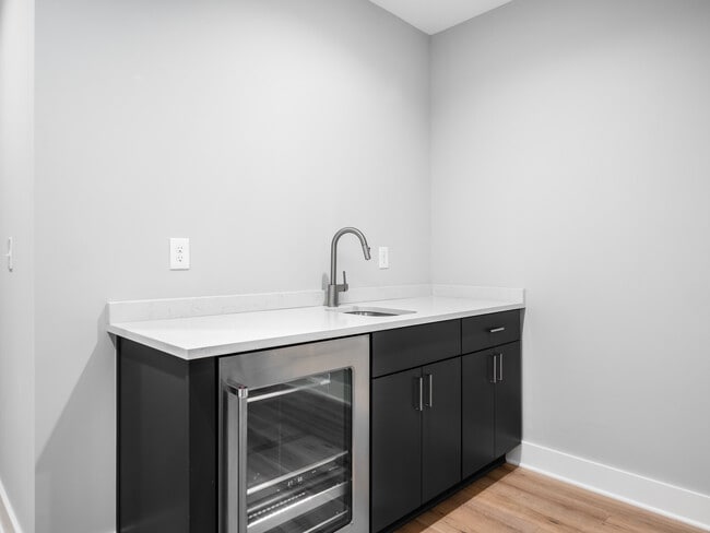 Building Photo - 928 Pullman Pl