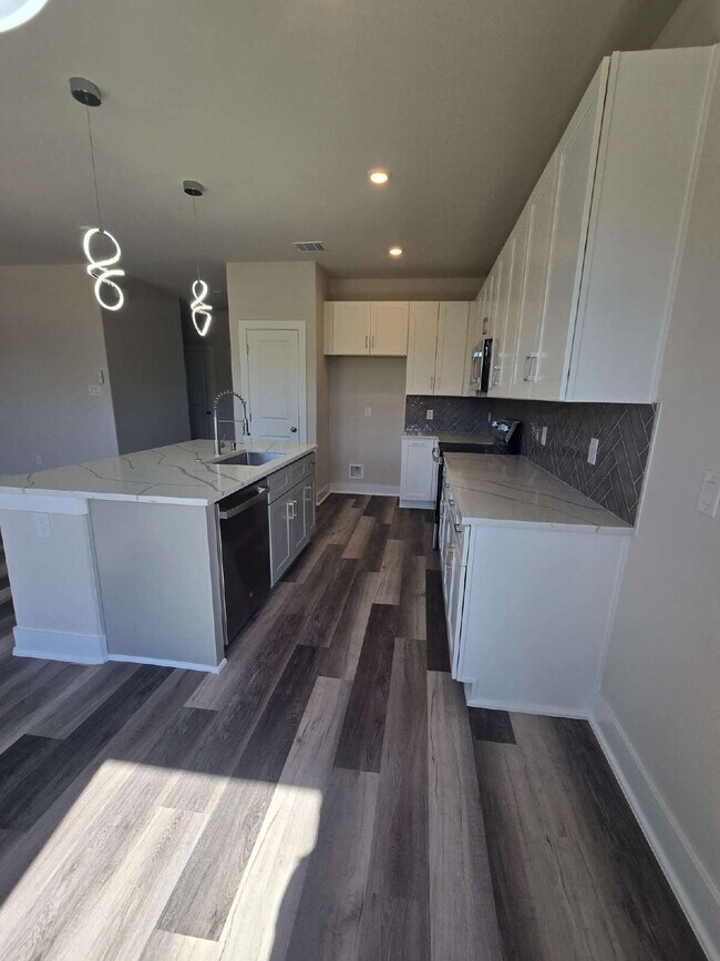 Foto del edificio - "New 3-Bed Oasis with Quartz Finishes and Modern Look!