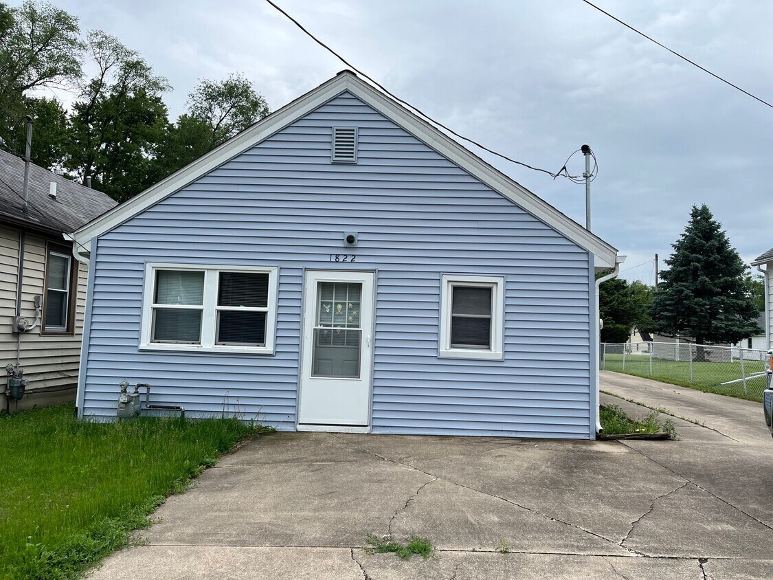 Foto principal - 2 Bed, 1 Bath Single Family House in East ...
