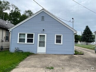 Building Photo - 1822-27 1/2 27 1/2 Ave