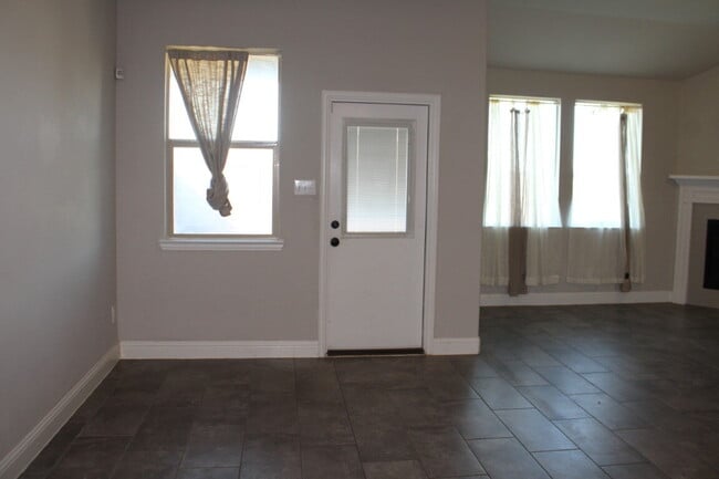 Building Photo - 1995 Ocelot St