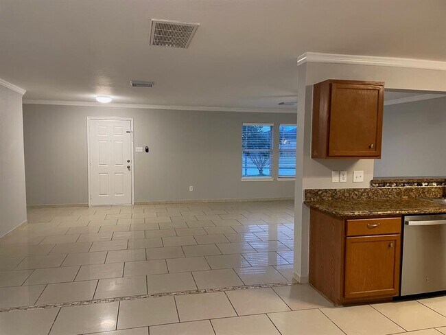 Building Photo - 7619 Greenwood Point Dr