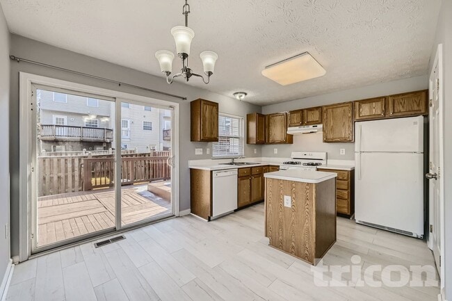 Foto del edificio - 8301 Water Lily Way