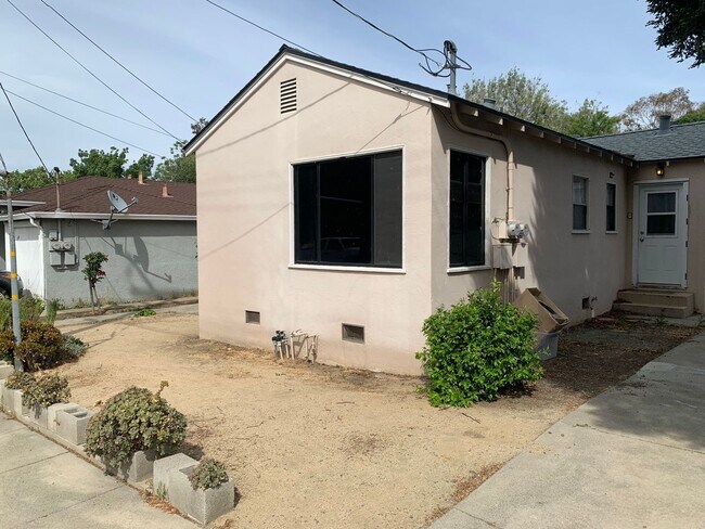 Building Photo - 265 Ramona St