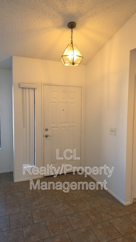 Foto del edificio - 26661 Braddock Rd