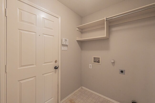 Foto del edificio - Lovely 3 bedroom, 2 bath home in The Lakes...