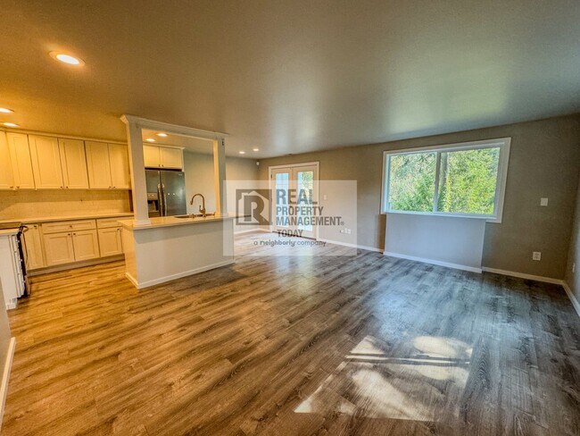 Building Photo - 2 Bedroom Duplex in Gig Harbor!