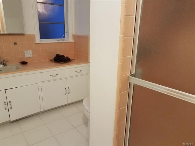 Building Photo - 441 S Doheny Dr