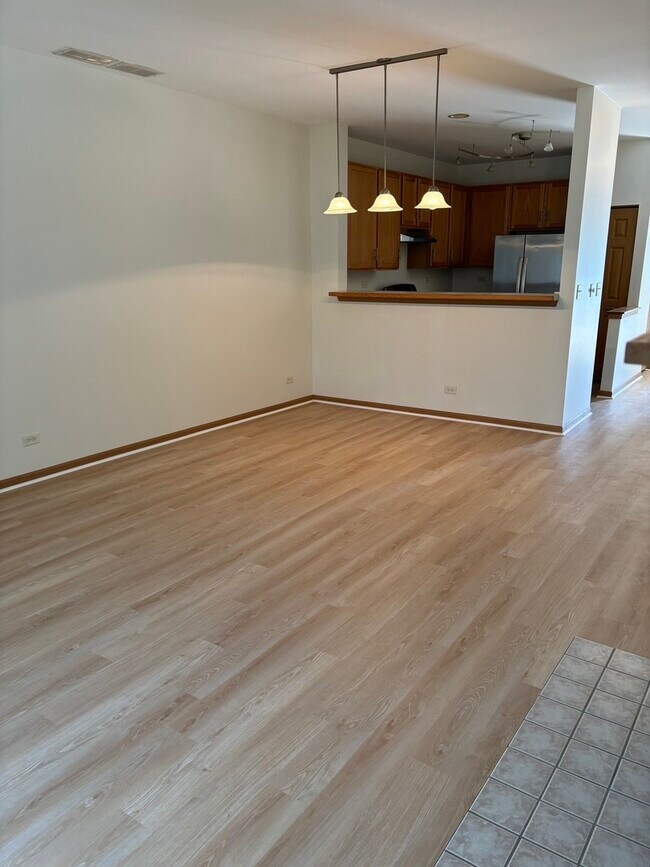 Building Photo - 2422 Golf Ridge Cir