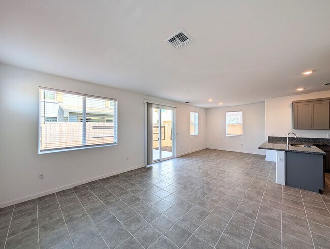 Foto del edificio - Beautiful Brand New Construction / Single ...