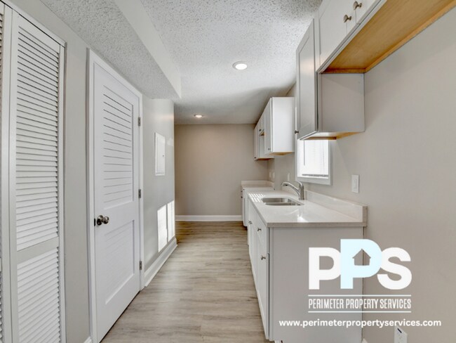 Foto del edificio - 390 W Lake Ave NW