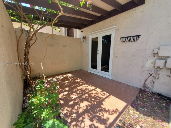 Foto del edificio - 600 SW 89th Ct