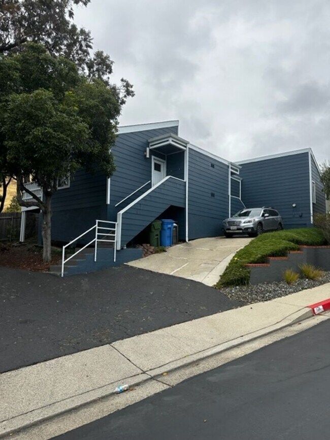Foto del edificio - 124 Fontana Ave