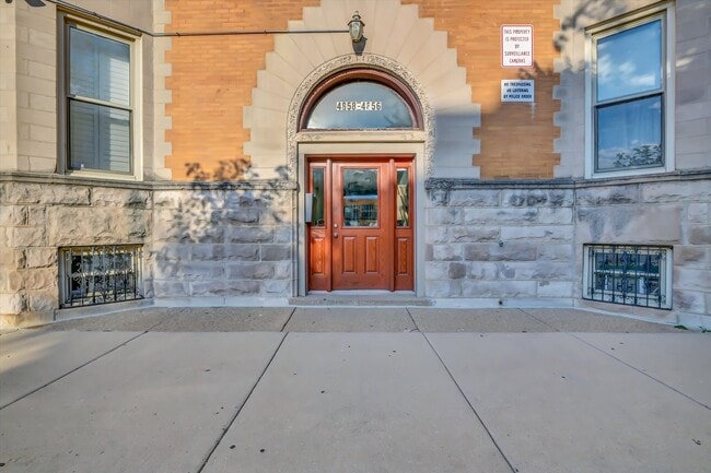 Foto del edificio - 4856 S Prairie Ave