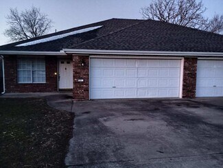 Building Photo - 51 Holly Dr