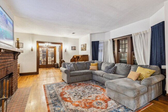 Foto del edificio - 11200 Lake Ave