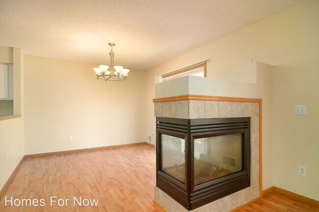 Foto del edificio - 2 br, 1.5 bath House - 15566 Finch Ave