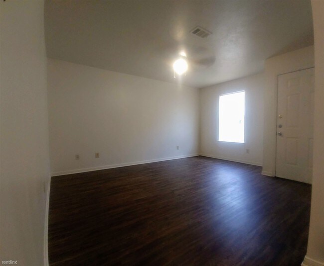 Foto del edificio - 2 br, 1 bath Duplex - 703 San Saba Dr