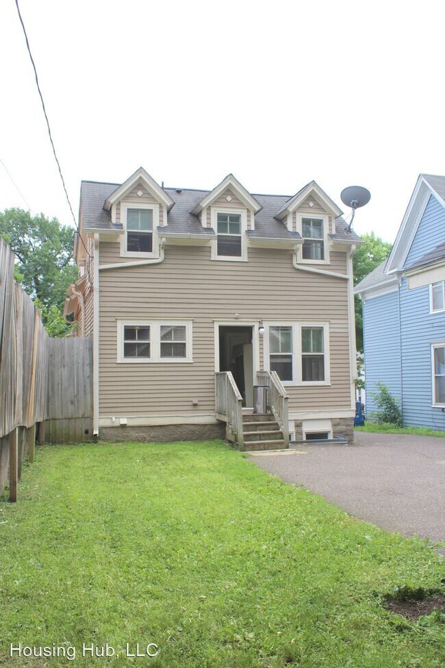 Building Photo - 3 br, 1.5 bath House - 695 Conway St