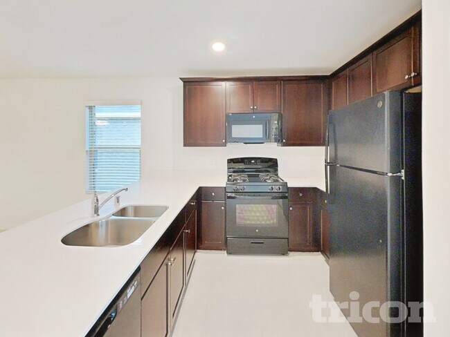 Foto del edificio - 812 Odlozil Ln