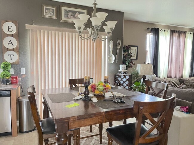 Foto del edificio - 4 bedroom in Stetson Hills for rent