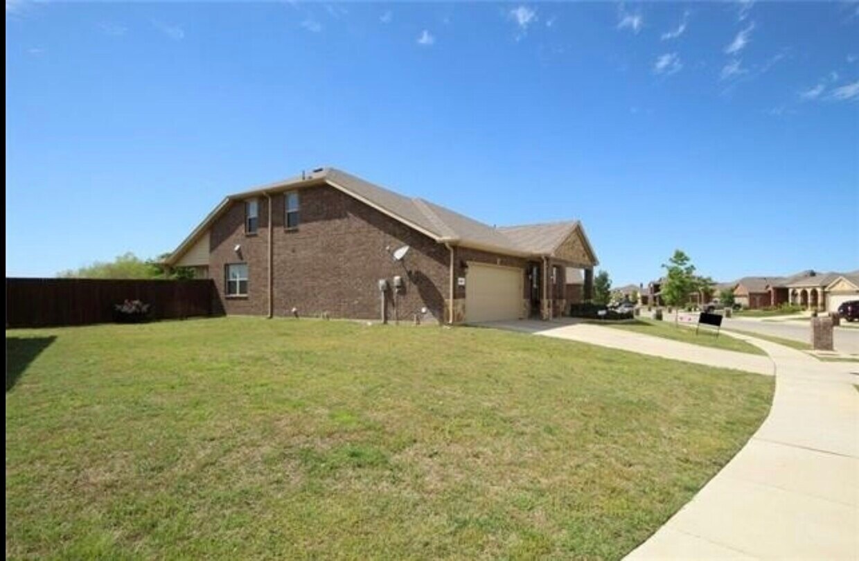 Photo - 1300 Cheyenne Dr (Aubrey, TX)