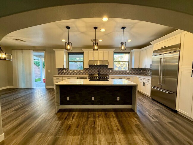 Building Photo - Luxury Living Redefined: Stunning 4/ BD 2....