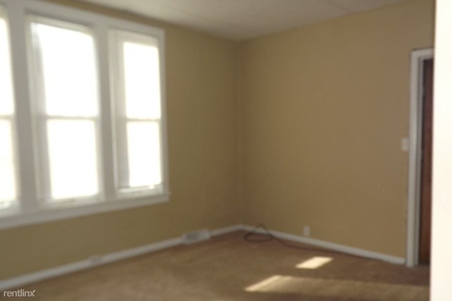Building Photo - 428 Pettibone Ave NW