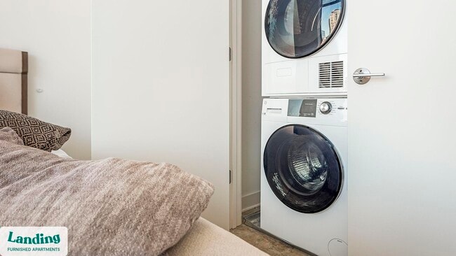 Foto del edificio - 300 S Broadway