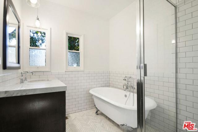 Foto principal - 918 N Genesee Ave