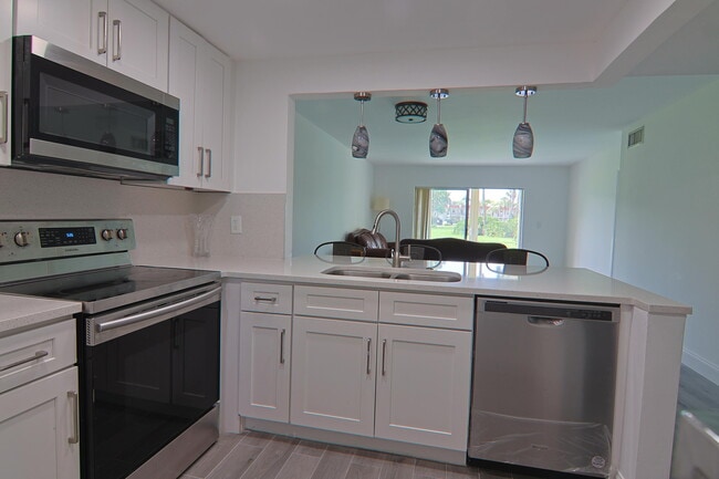 Building Photo - 33 Abbey Ln