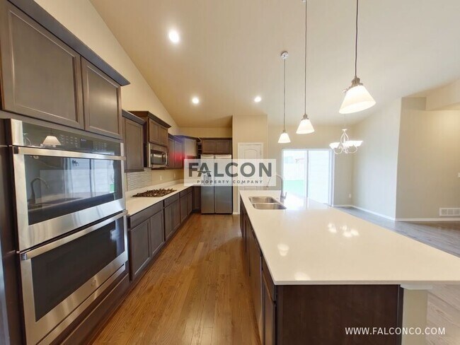 Building Photo - 9958 Golf Crest Dr
