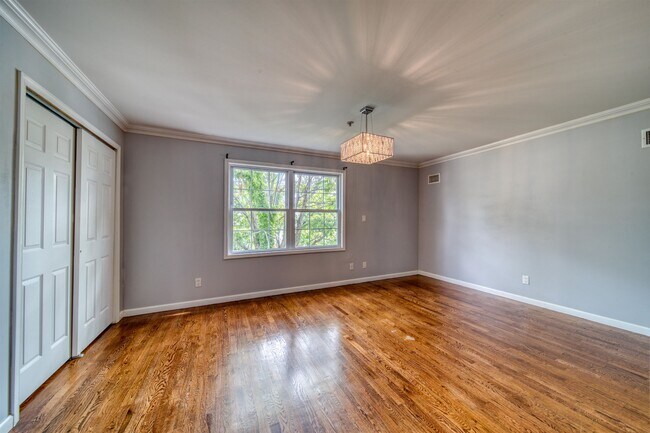 Building Photo - 208 68th St