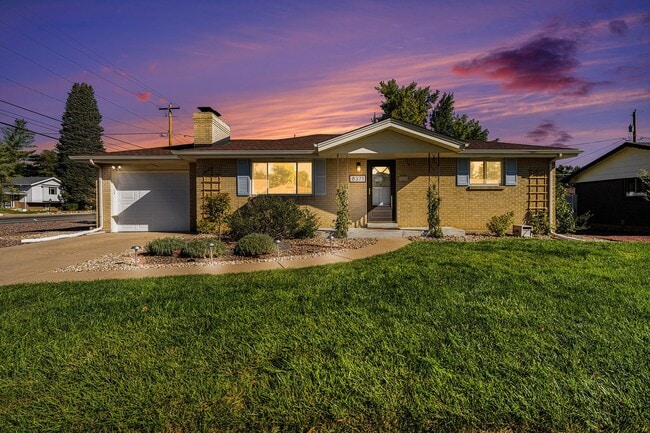 Charming Home w/Updated Kitchen and Yard B... - Charming Home w/Updated Kitchen and Yard B...