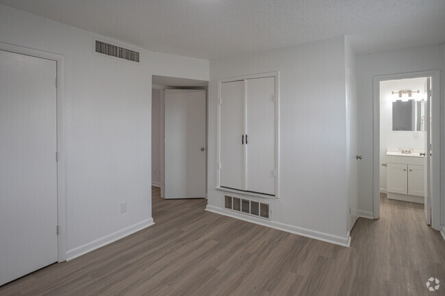 1BR, 1BA - 750SF - Midpoint on Wilshire