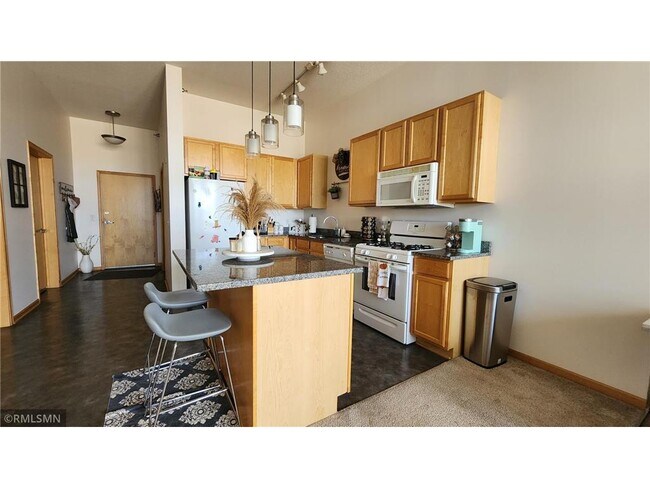 Foto del edificio - 2650 University Ave W