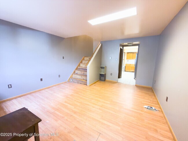 Foto del edificio - 526 Langan Rd