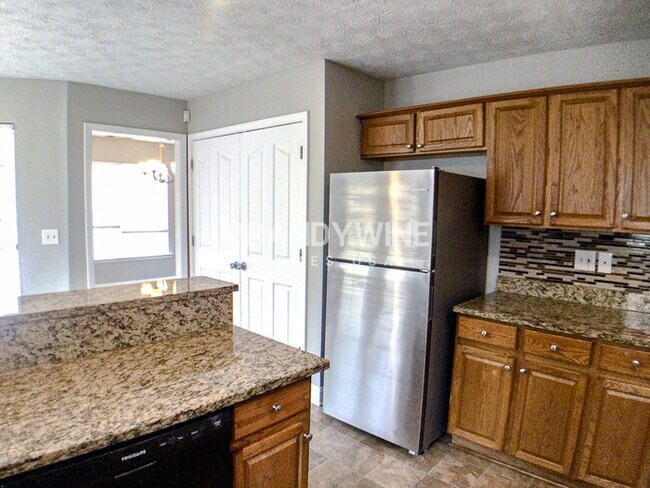 Building Photo - One half month FREE RENT!!!