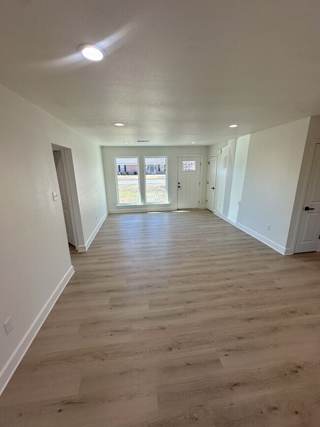 Foto del edificio - 169 Wildflower Dr